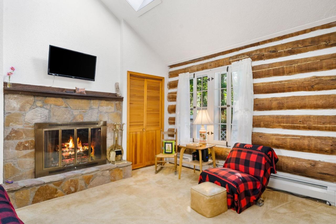 Cozy Condo By Tripp Lake Warrensburg Dış mekan fotoğraf